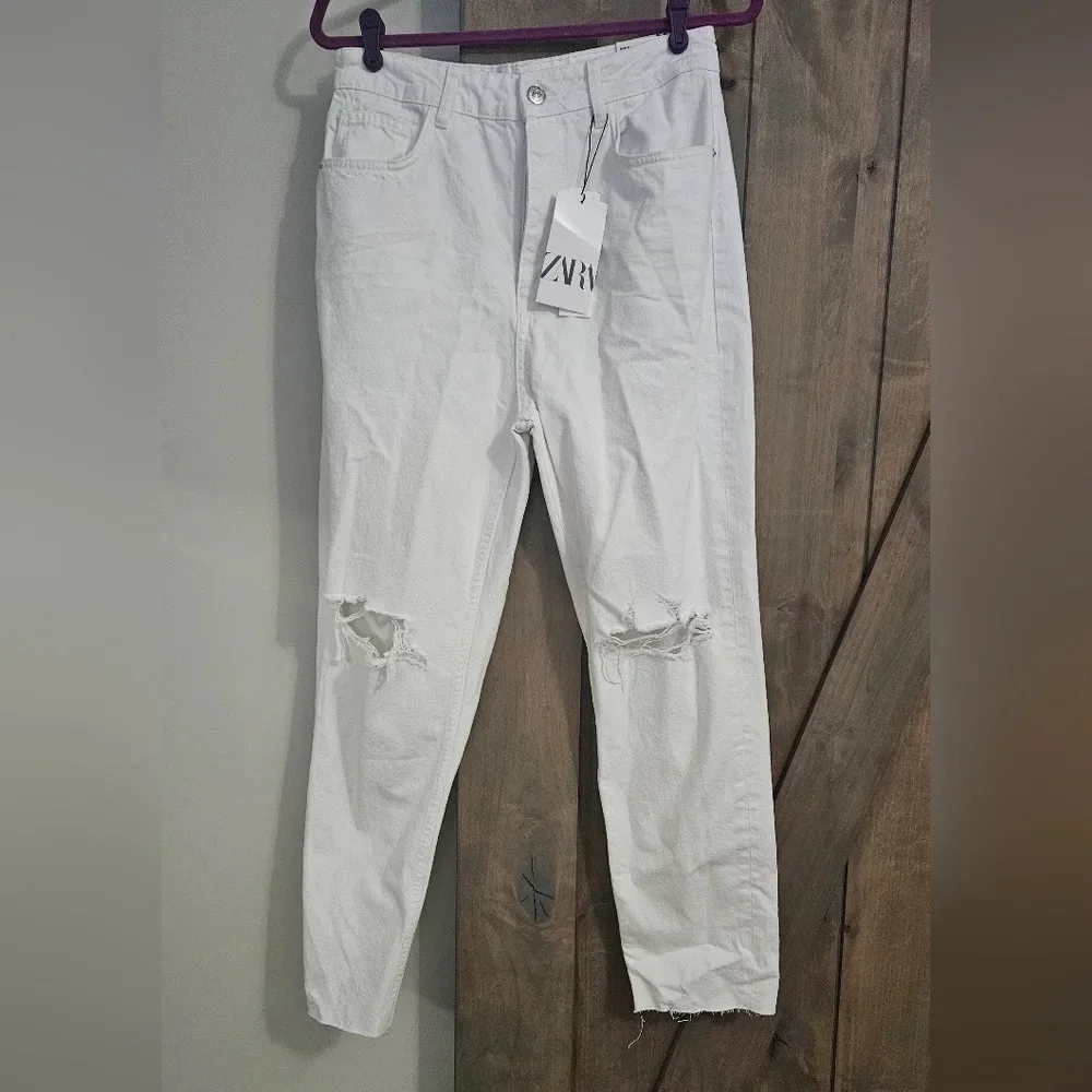 ZARA white distressed Mom fit jeans. Size 10. NWT